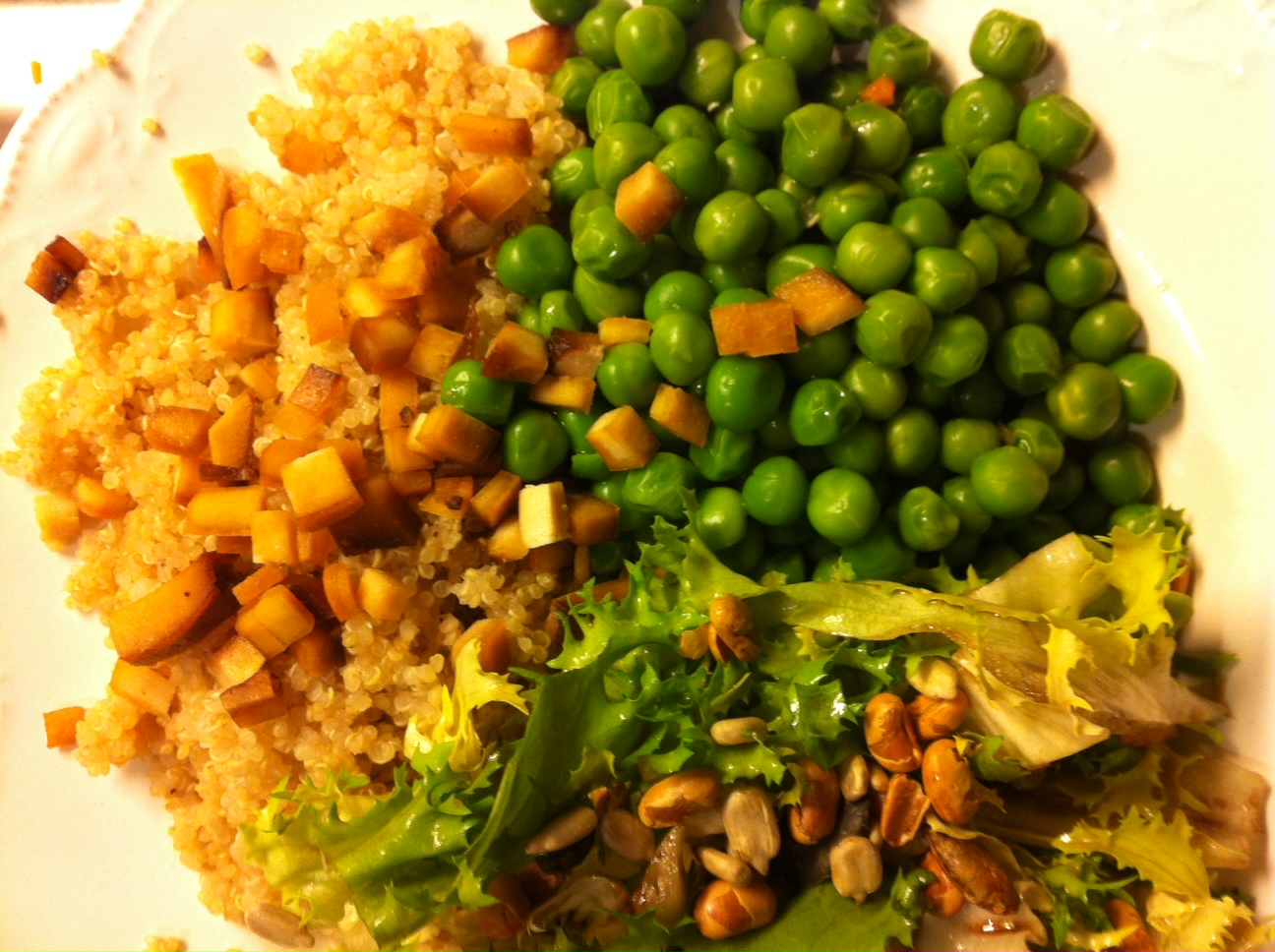 Quinoa mit Erbsen und Frisee-Salat | Veganwerden