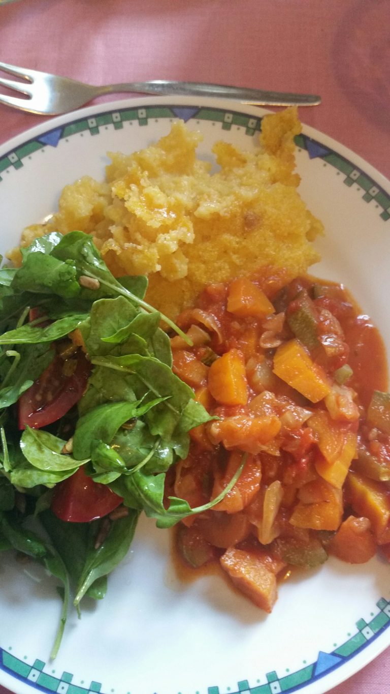 Polenta mit Gemüse in Tomatensoße | Veganwerden